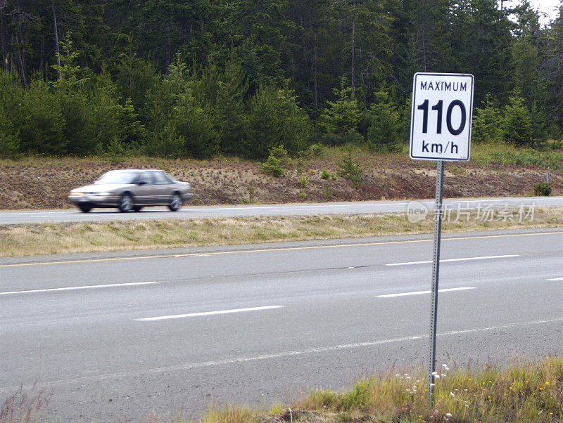 加拿大限速标志110公里/小时